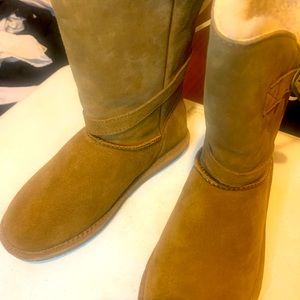 Bear-Paws Warm, cozy, comfortable style winter women’s boot in the box NWT